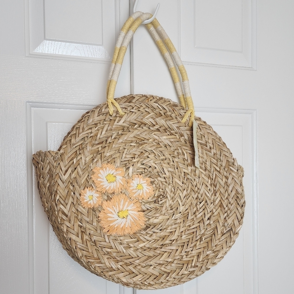 Bay Sky Sea Grass Round Embroidered Floral Tote Bag  NWT